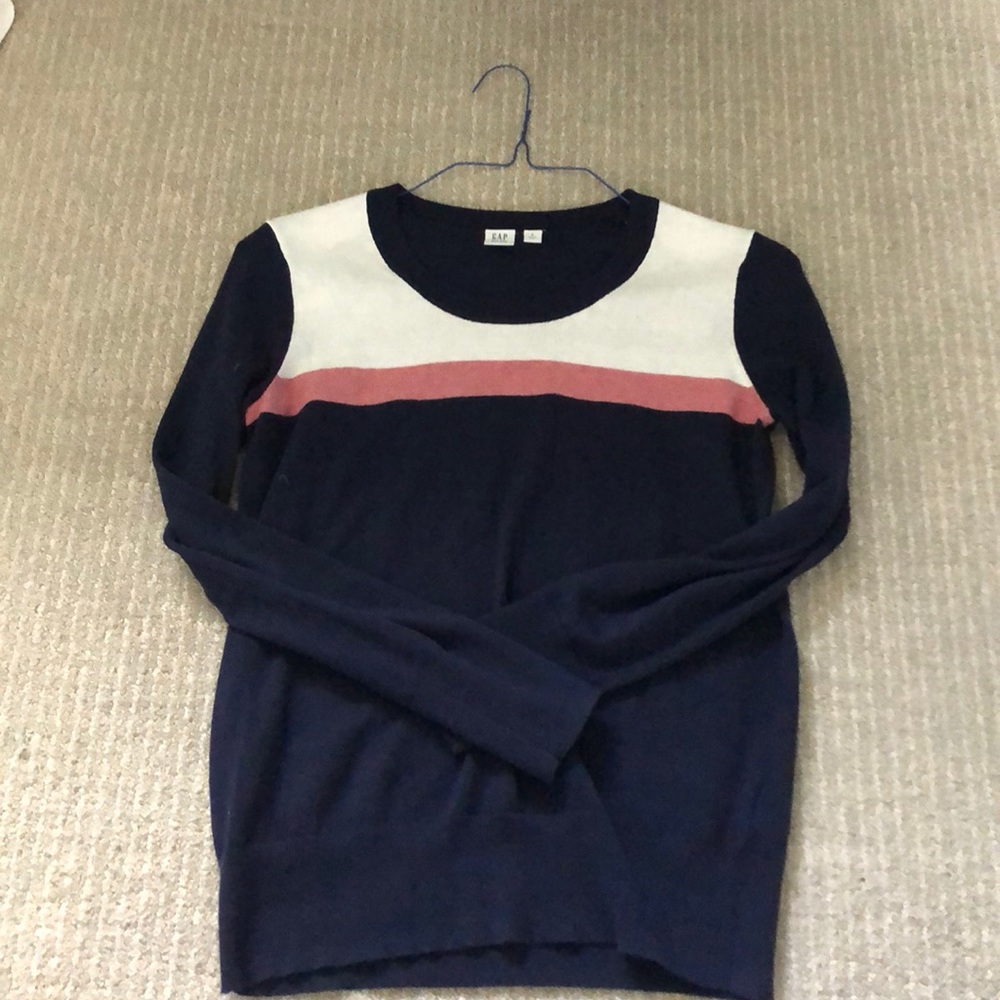 Gap sweater